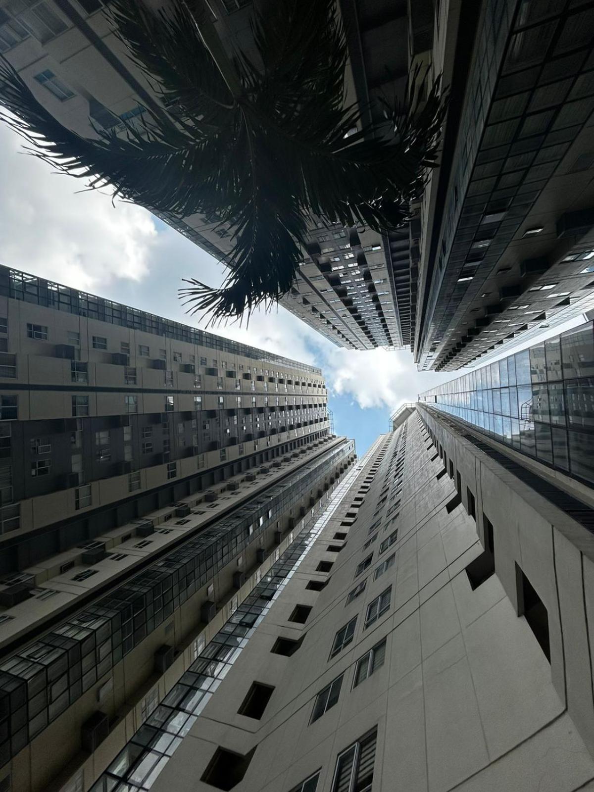 Oasis Regency @ Fort Victoria Bgc Taguig Exterior foto