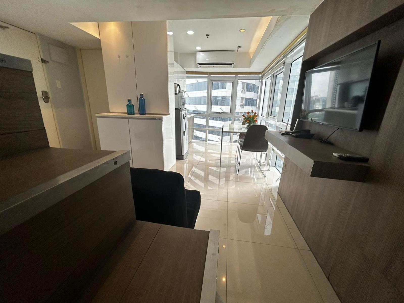 Oasis Regency @ Fort Victoria Bgc Taguig Exterior foto