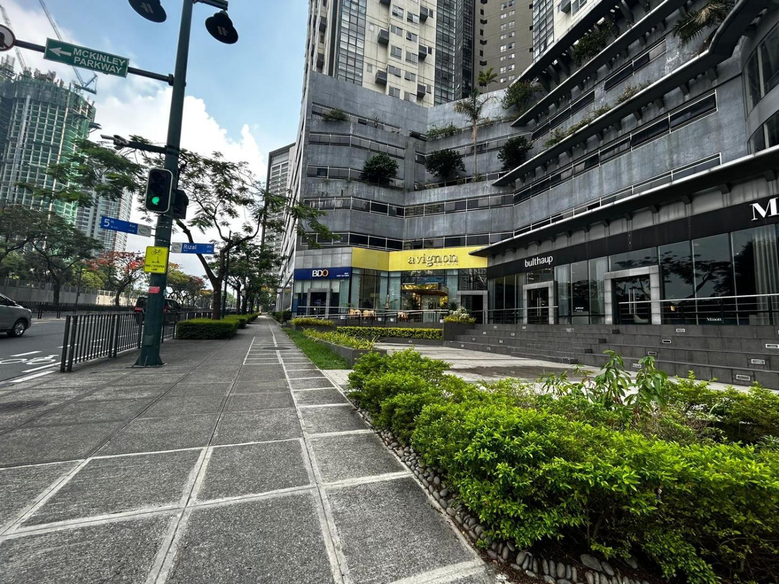 Oasis Regency @ Fort Victoria Bgc Taguig Exterior foto