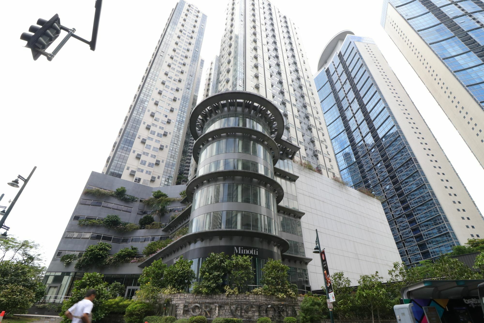 Oasis Regency @ Fort Victoria Bgc Taguig Exterior foto