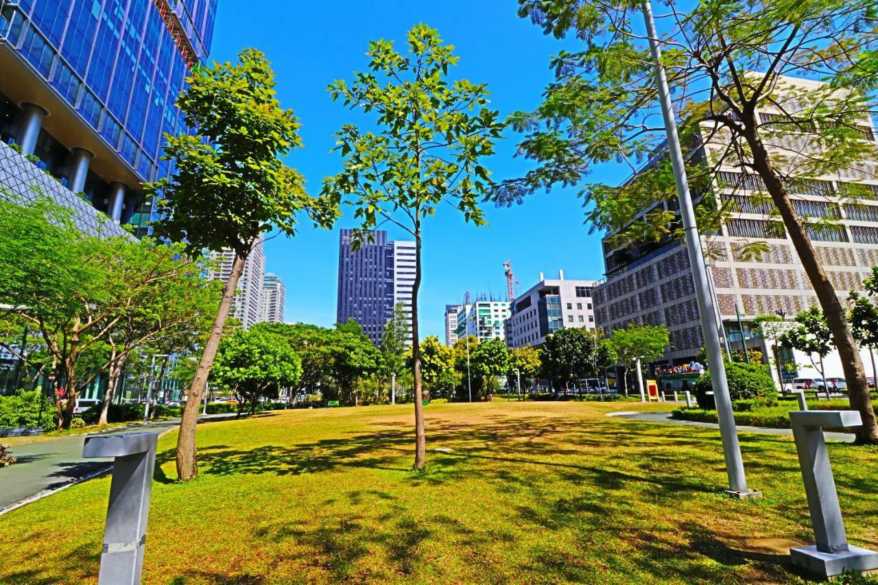 Oasis Regency @ Fort Victoria Bgc Taguig Exterior foto